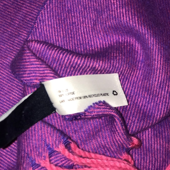 100% acrylic scarf - Picture 3 of 4